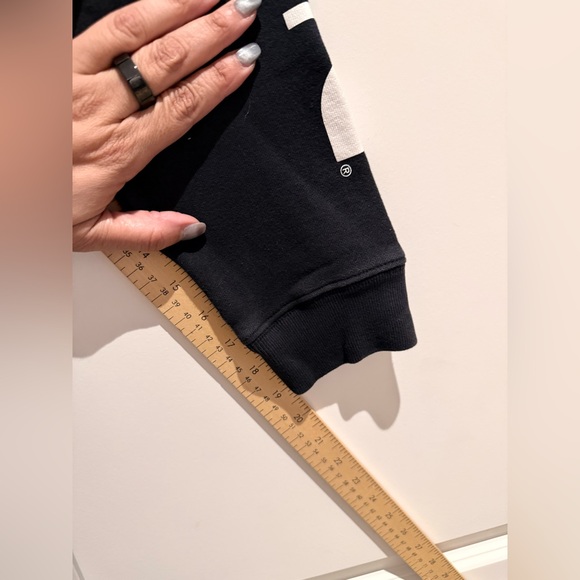 CARHATTT ZIPPER HOODIE (kids large so it fits me:women’s small) - Picture 8 of 9